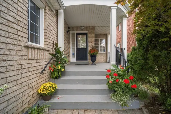 42 Kaitlin DR, Richmond Hill, ON L4E 3W7