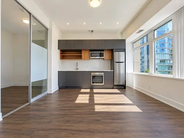 111 St Clair AVE W #315, Toronto C02, ON M4V 1N5