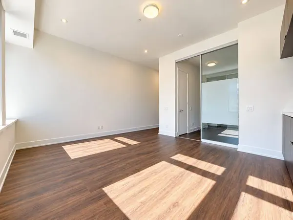 111 St Clair AVE W #315, Toronto C02, ON M4V 1N5