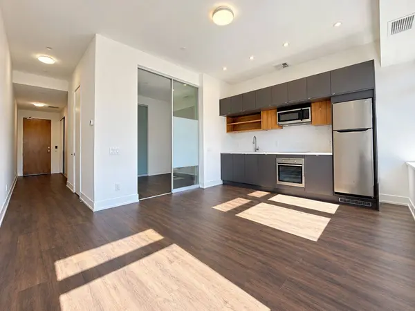 111 St Clair AVE W #315, Toronto C02, ON M4V 1N5