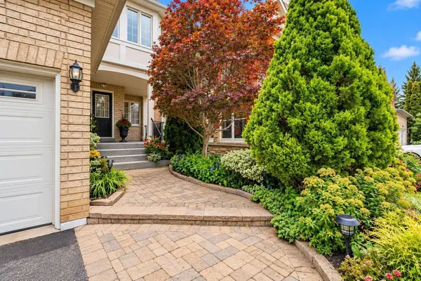 42 Kaitlin DR, Richmond Hill, ON L4E 3W7