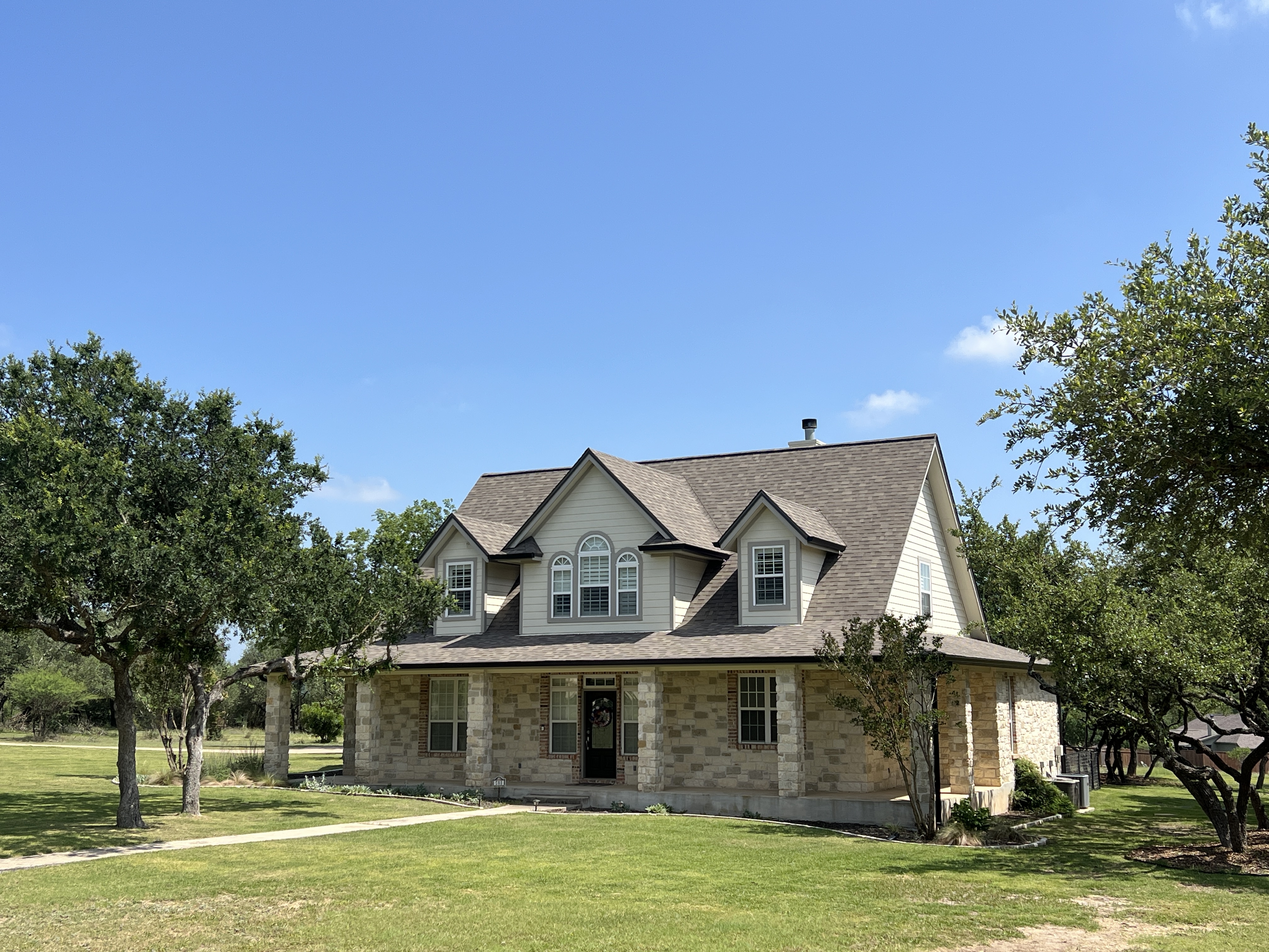 Brick home on large lot in Gabriels Overlook Georgetown TX