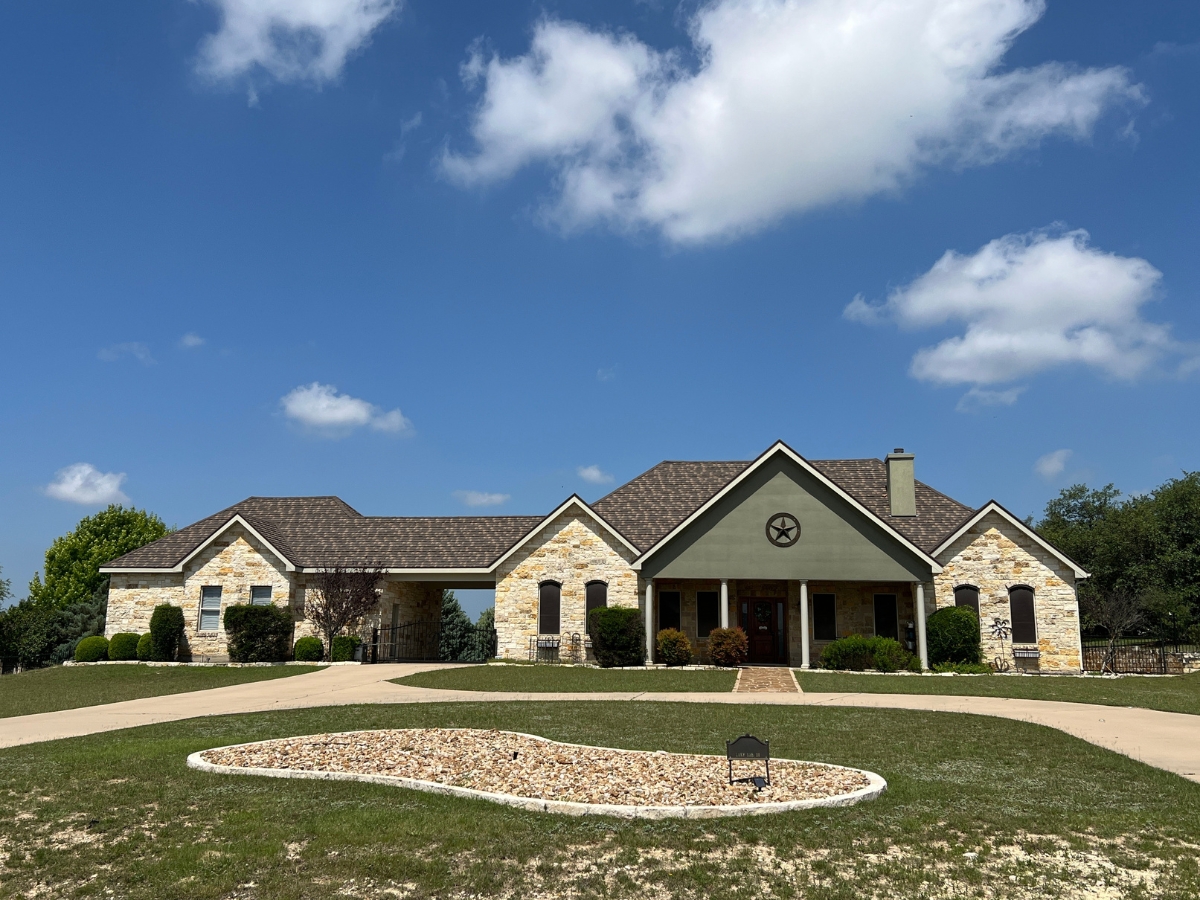 Large lot home in Gabriels Overlook Georgetown Texas