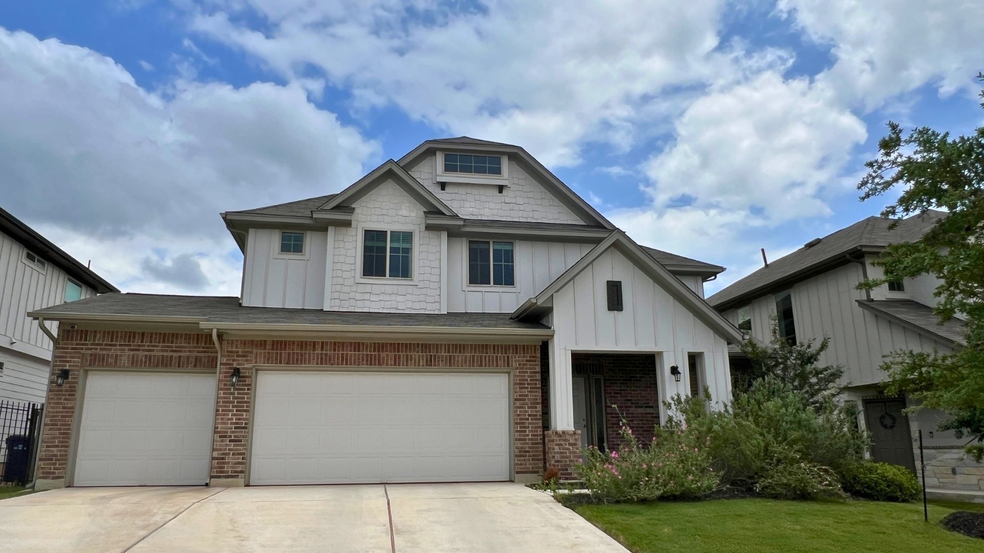 Resale home in Larkspur Leander Texas with brick and stone exterior details