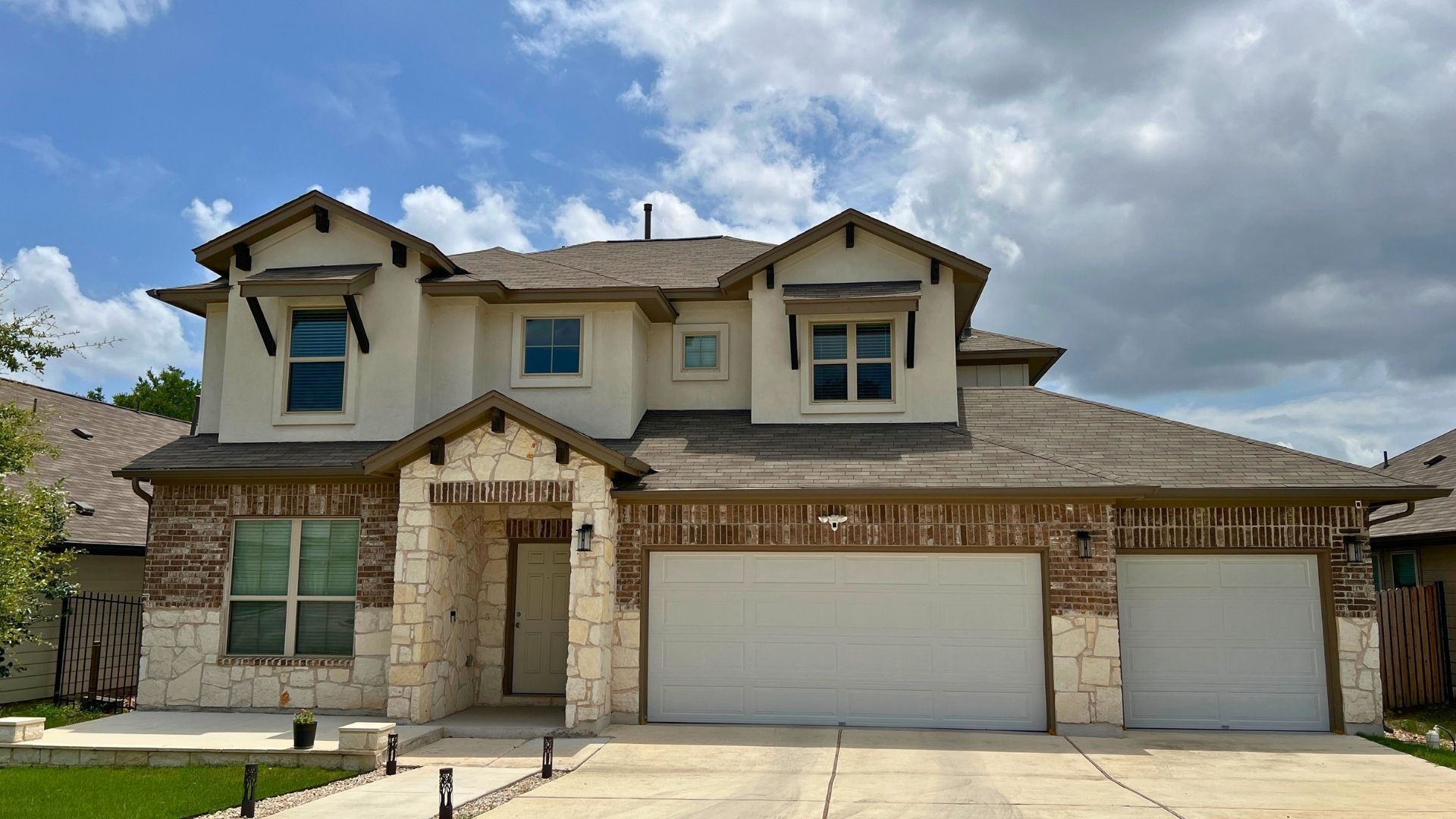Home exterior in Larkspur Leander TX showing the newer resale home styles buyers find in this north Leander master-planned community