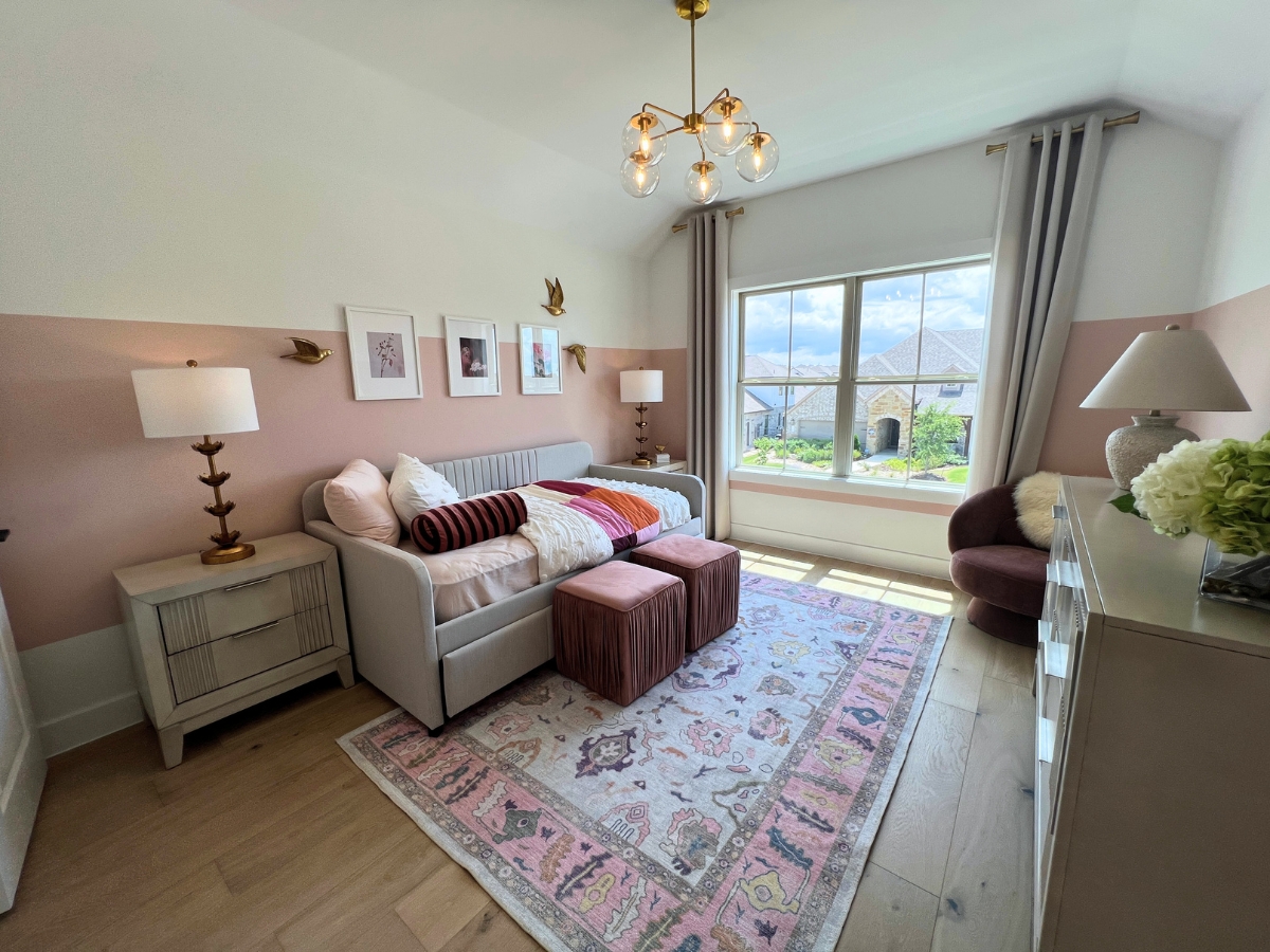Additional upstairs bedroom in Pulte home at Saddleback Santa Rita Ranch Liberty Hill Texas