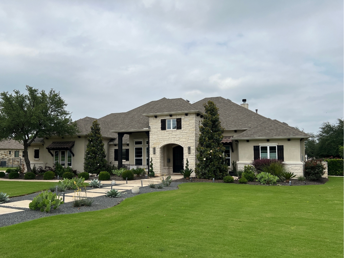 Open neighborhood setting in Reagan's Overlook Leander Texas with spacious lots