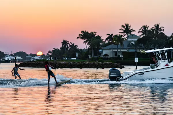 Embracing King High Tides: A Guide for Jupiter’s Waterfront Homeowners