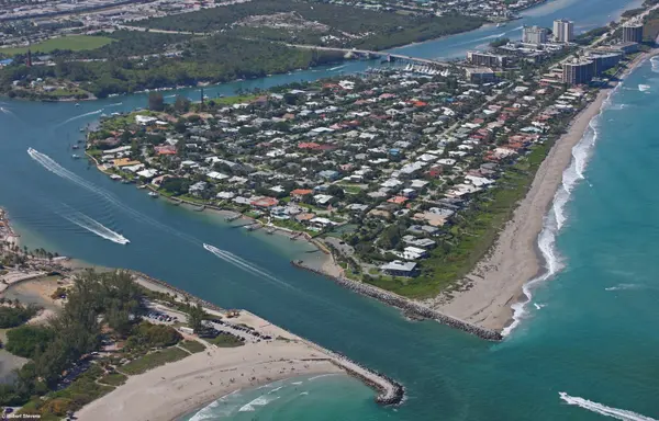 feature image of Tequesta vs. Jupiter Inlet Colony: Comparing Northern Palm Beach County’s Most Exclusive Enclaves