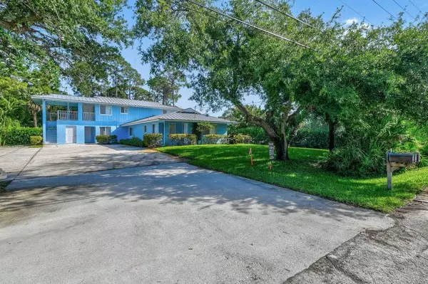 6881 Church St, Jupiter, FL 33458-3835