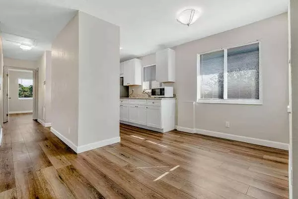 6881 Church St, Jupiter, FL 33458-3835