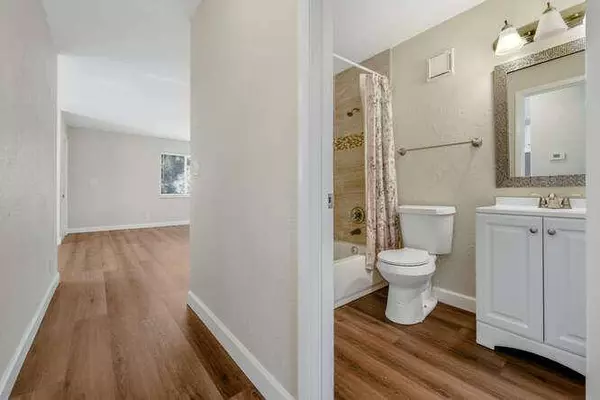 6881 Church St, Jupiter, FL 33458-3835