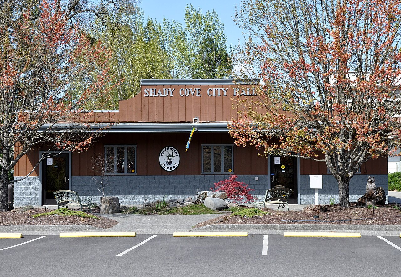 Shady_cove_city_hall