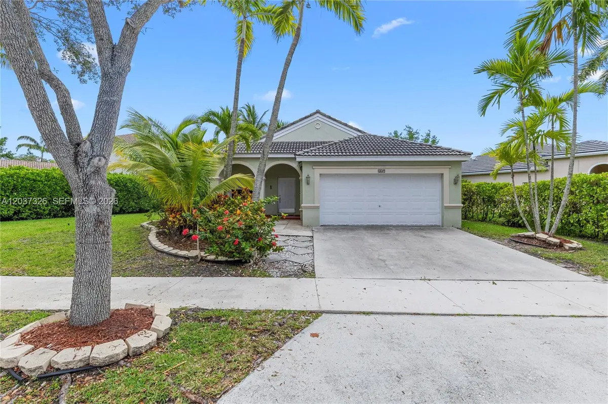 649 Willow Bend Rd, Weston, FL 33327-1829