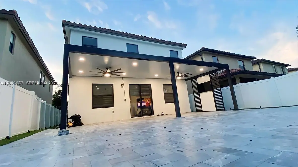 8719 W 33rd Ave, Hialeah, FL 33018-1865