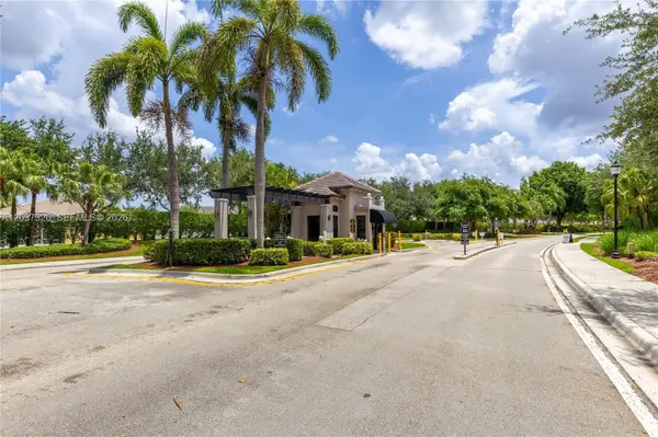 649 Willow Bend Rd, Weston, FL 33327-1829