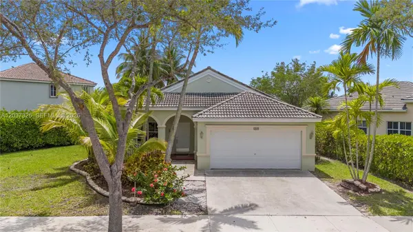 649 Willow Bend Rd, Weston, FL 33327-1829