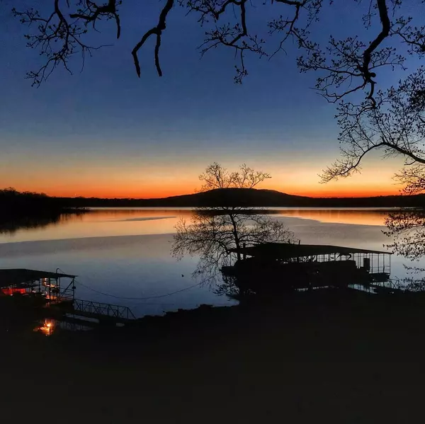 feature image of Navigating Table Rock Lake&#39;s Shoreline Secrets: How the US Army Corps of Engineers Sets the Rules and Manages the Shoreline at Table Rock Lake 