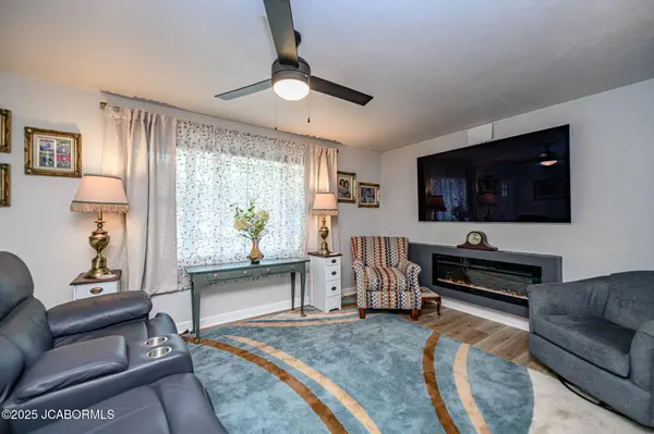 2933 HILLVIEW DRIVE, Jefferson City, MO 65101