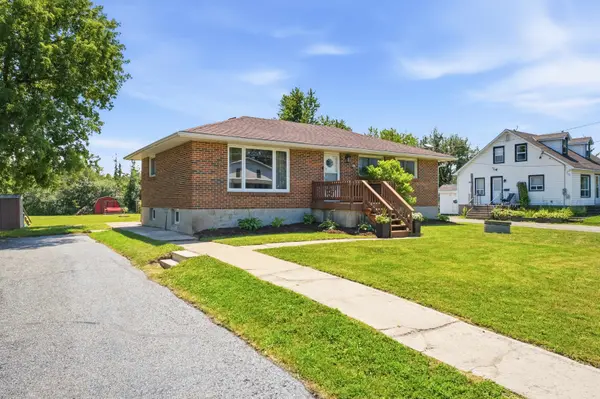 94 Johnstown Rd, Quinte West, ON K8V 5P8