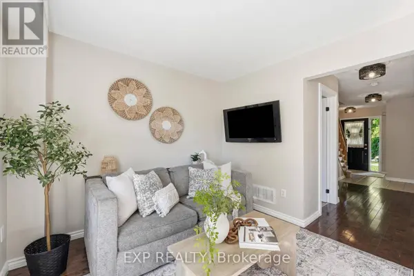 3 BATTENBERG COURT, East Gwillimbury (mt Albert), ON L0G1M0