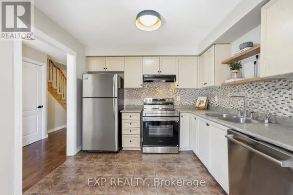 3 BATTENBERG COURT, East Gwillimbury (mt Albert), ON L0G1M0