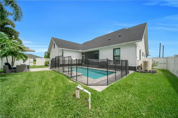1305 NW 10th Ter, Cape Coral, FL 33993-7215