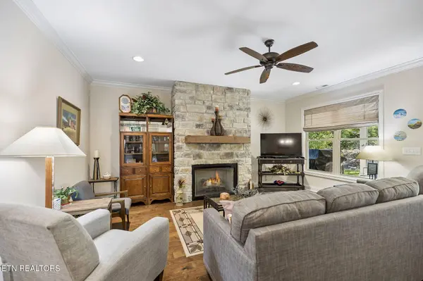 1829 Mountain DR, Lenoir City, TN 37772