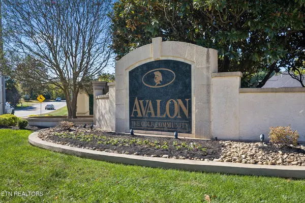 1829 Mountain DR, Lenoir City, TN 37772