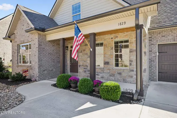 1829 Mountain DR, Lenoir City, TN 37772