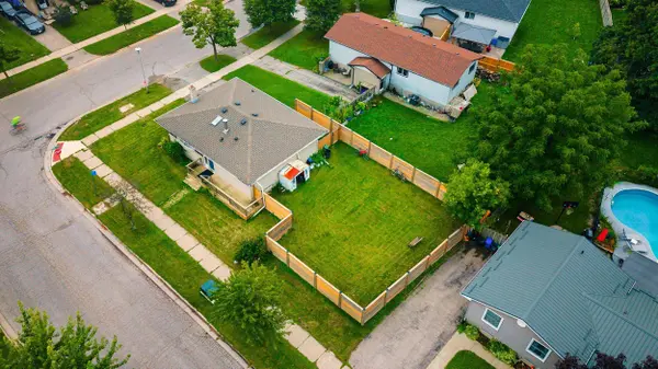 56 Ashbury AVE, London South, ON N6E 1T1