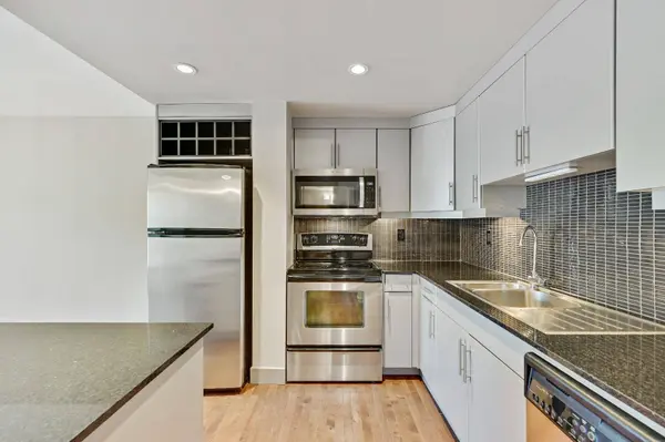 410 1 AVE NE #405, Calgary, AB T2E 0B4