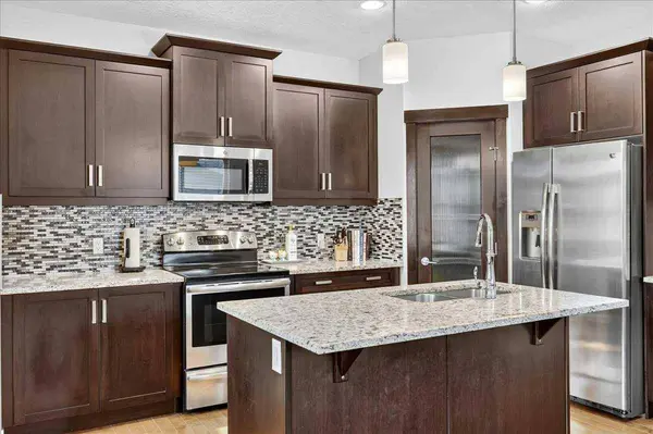 28 Evansborough Gate NW, Calgary, AB T3P 0M2