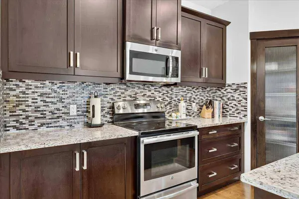 28 Evansborough Gate NW, Calgary, AB T3P 0M2