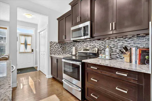 28 Evansborough Gate NW, Calgary, AB T3P 0M2