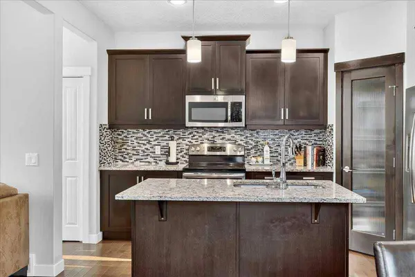 28 Evansborough Gate NW, Calgary, AB T3P 0M2