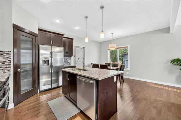 28 Evansborough Gate NW, Calgary, AB T3P 0M2