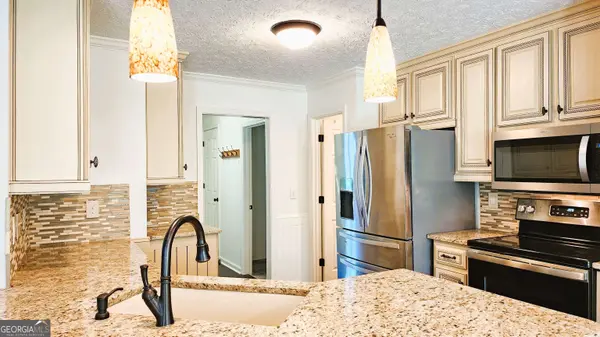 1881 Flowering DR, Grayson, GA 30017