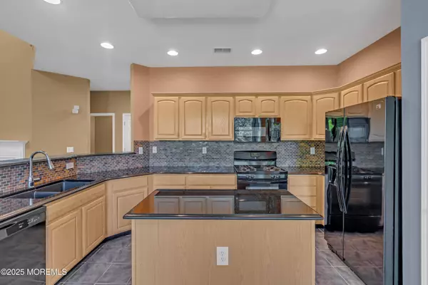 11 Turnberry Drive, Manalapan, NJ 07726