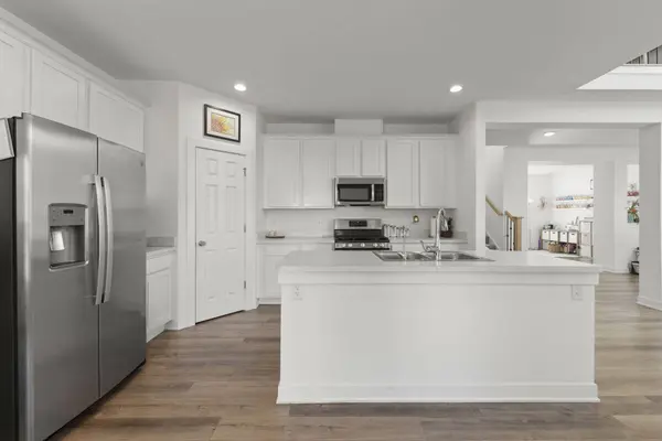 110 Easton Dr, Gilberts, IL 60136-8013