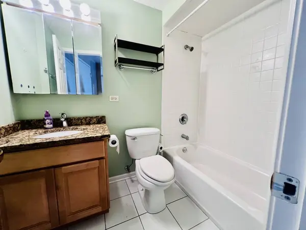 1188 Royal Glen DR #334, Glen Ellyn, IL 60137