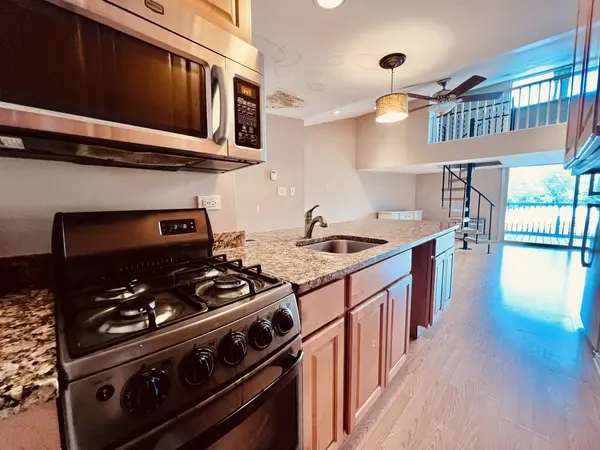 1188 Royal Glen DR #334, Glen Ellyn, IL 60137