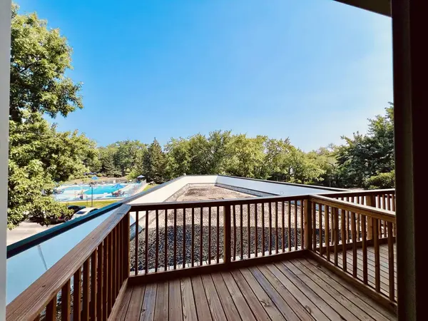 1188 Royal Glen DR #334, Glen Ellyn, IL 60137