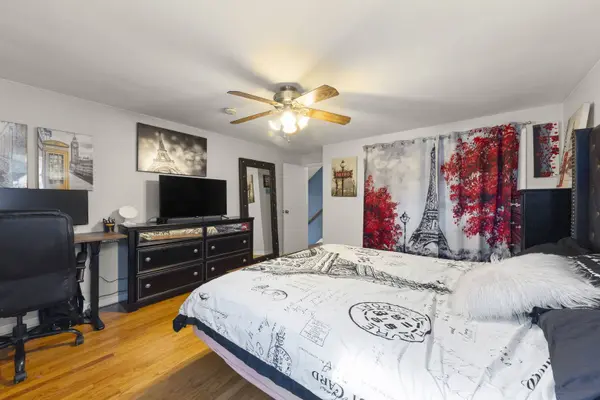 834 S Michigan AVE, Villa Park, IL 60181