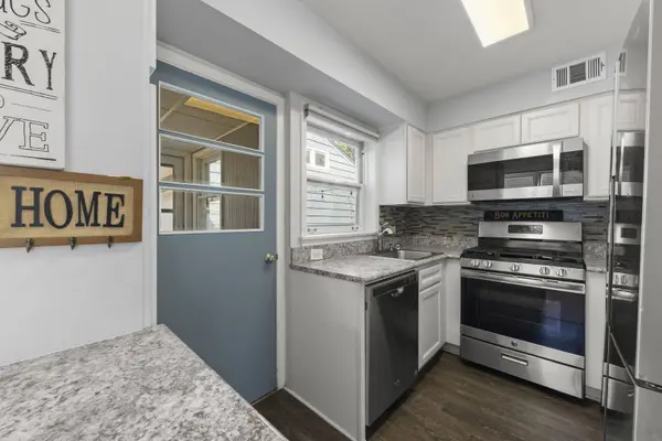834 S Michigan AVE, Villa Park, IL 60181