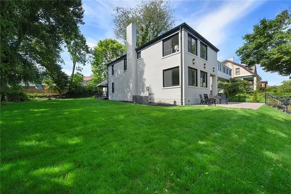 40 Lemoyne, Mt Lebanon, PA 15228