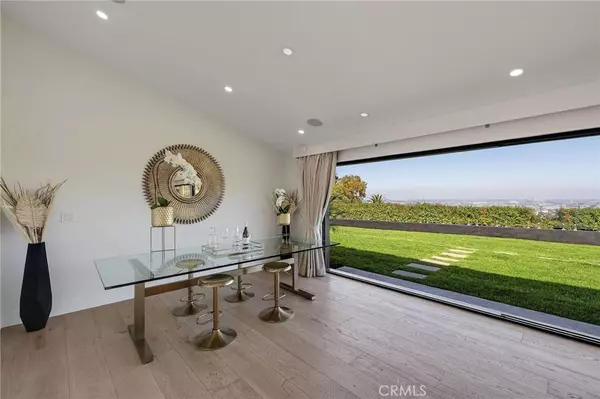 28056 Palos Verdes Dr E, Rancho Palos Verdes, CA 90275