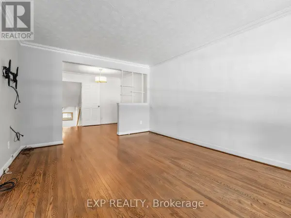 1586 SANDGATE CRESCENT, Mississauga (clarkson), ON L5J2E5
