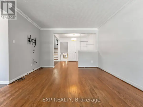 1586 SANDGATE CRESCENT, Mississauga (clarkson), ON L5J2E5