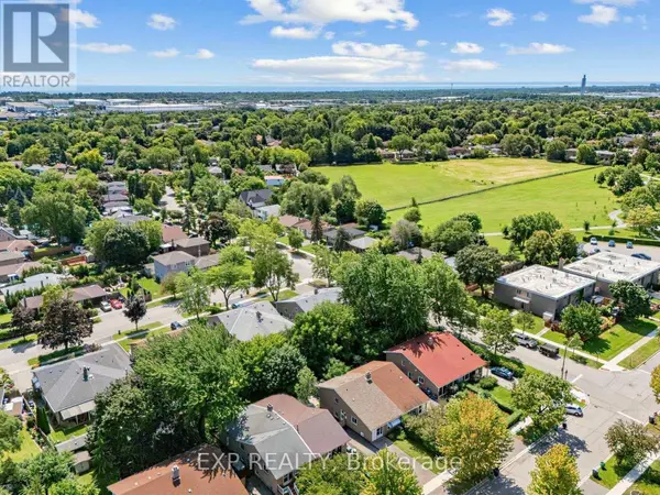 1586 SANDGATE CRESCENT, Mississauga (clarkson), ON L5J2E5